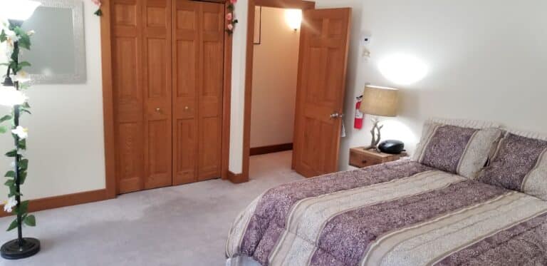 king bed closet door room 768x373