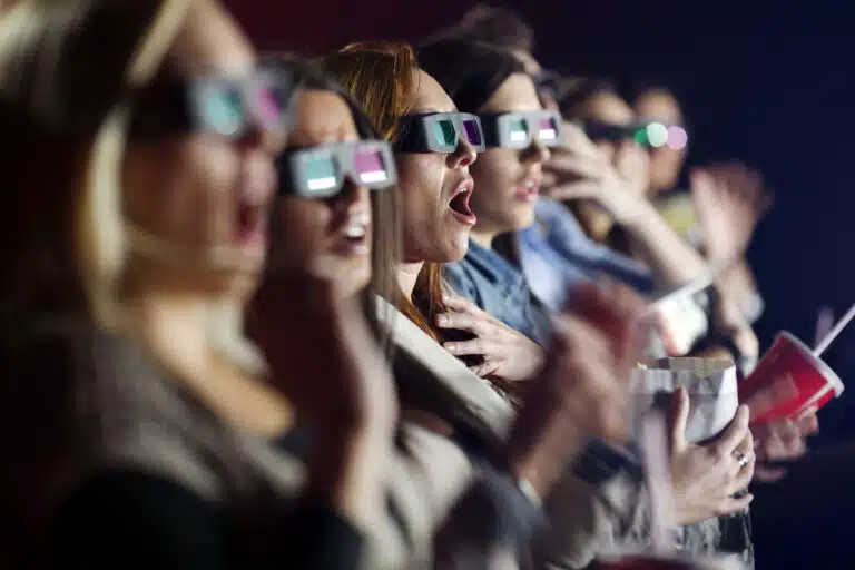 chick 3D glasses audience 768x512